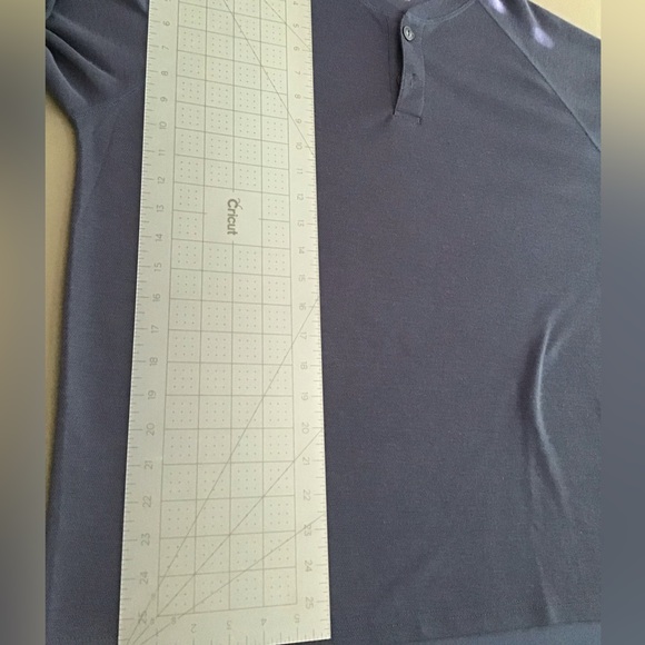 Cabela’s men large navy Henley w polartec* 2 button EUC - Picture 4 of 8